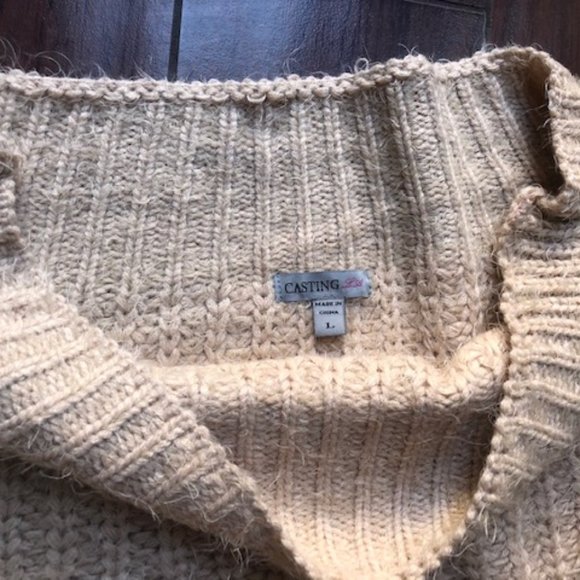 Casting LA Off-the-Shoulder Blush Sweater - L - Picture 3 of 4